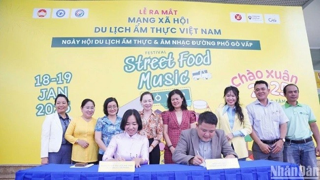 Các đơn vị ký kết các nội dung hợp tác về mạng xã hội Du lịch Ẩm thực và dự án “Street Food Music” Các đơn vị ký kết các nội dung hợp tác về mạng xã hội Du lịch Ẩm thực và dự án “Street Food Music”