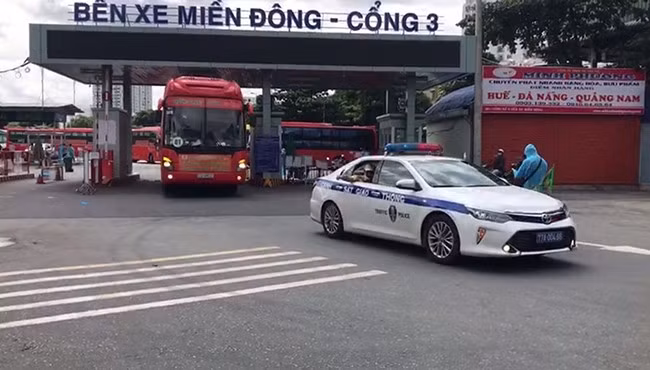Lực lượng CSGT, CA tỉnh dẫn đoàn xe ô tô khách đưa công dân Bình Định từ tâm dịch TP Hồ Chí Minh và các tỉnh phía Nam về quê. Ảnh: Phòng CSGT, CA tỉnh Lực lượng CSGT, CA tỉnh dẫn đoàn xe ô tô khách đưa công dân Bình Định từ tâm dịch TP Hồ Chí Minh và các tỉnh phía Nam về quê. Ảnh: Phòng CSGT, CA tỉnh