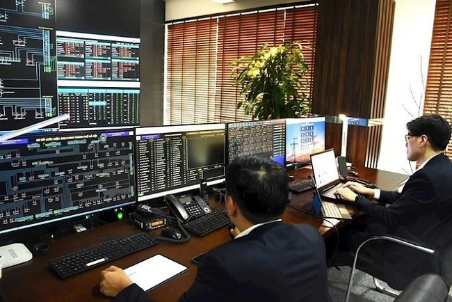 Việc mua bán điện vẫn phải thực hiện theo hợp đồng mẫu. (Ảnh: TTXVN)