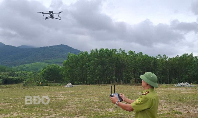 Lực lượng kiểm lâm huyện Vân Canh tích cực làm quen thiết bị bay để phục vụ công tác giám sát, bảo vệ rừng. Ảnh: N.N Lực lượng kiểm lâm huyện Vân Canh tích cực làm quen thiết bị bay để phục vụ công tác giám sát, bảo vệ rừng. Ảnh: N.N