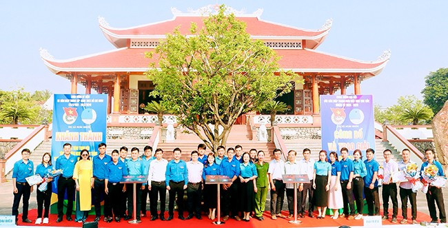 Thị đoàn, Hội LHTN Việt Nam TX Hoài Nhơn khánh thành công trình thanh niên năm 2024 “Ứng dụng công nghệ thông tin trong tuyên truyền, quảng bá du lịch TX Hoài Nhơn”. Ảnh: D.L Thị đoàn, Hội LHTN Việt Nam TX Hoài Nhơn khánh thành công trình thanh niên năm 2024 “Ứng dụng công nghệ thông tin trong tuyên truyền, quảng bá du lịch TX Hoài Nhơn”. Ảnh: D.L