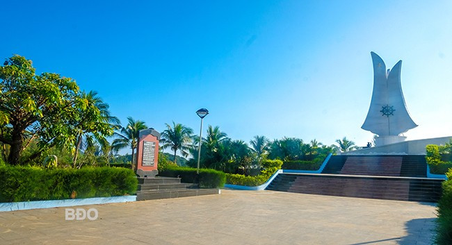 Hệ thống di tích lịch sử cách mạng ở Hoài Nhơn được đầu tư xây dựng, tôn tạo, trở thành địa chỉ về nguồn, giáo dục truyền thống yêu nước cho thế hệ trẻ. Ảnh: NGỌC NHUẬN Hệ thống di tích lịch sử cách mạng ở Hoài Nhơn được đầu tư xây dựng, tôn tạo, trở thành địa chỉ về nguồn, giáo dục truyền thống yêu nước cho thế hệ trẻ. Ảnh: NGỌC NHUẬN