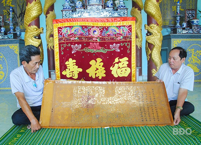 Di tích Lăng Ông Nam Hải vạn Kim Giao là nơi lưu giữ nhiều giá trị văn hóa tín ngưỡng của cư dân miền biển Hoài Hải. Ảnh: NGỌC NHUẬN Di tích Lăng Ông Nam Hải vạn Kim Giao là nơi lưu giữ nhiều giá trị văn hóa tín ngưỡng của cư dân miền biển Hoài Hải. Ảnh: NGỌC NHUẬN