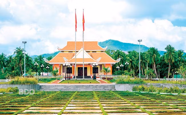 Di tích quốc gia Địa điểm lưu niệm cuộc biểu tình năm 1931 tại cây số 7 Tài Lương. Ảnh: NGỌC NHUẬN