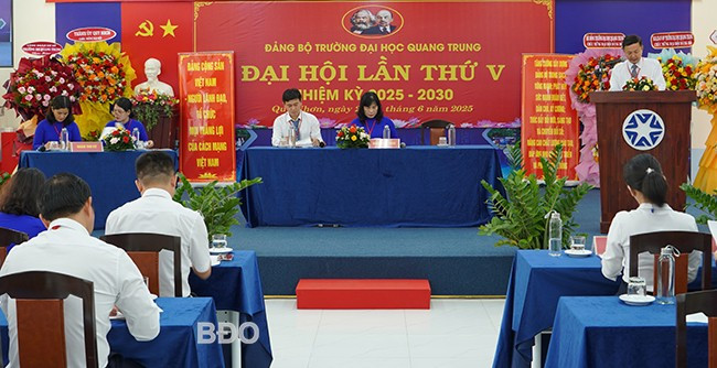 Toàn cảnh Đại hội Đảng bộ Trường Đại học Quang Trung lần thứ V, nhiệm kỳ 2025 - 2030. Ảnh: H.V.T