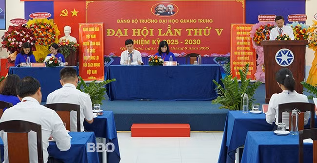 Toàn cảnh Đại hội Đảng bộ Trường Đại học Quang Trung lần thứ V, nhiệm kỳ 2025 - 2030. Ảnh: H.V.T