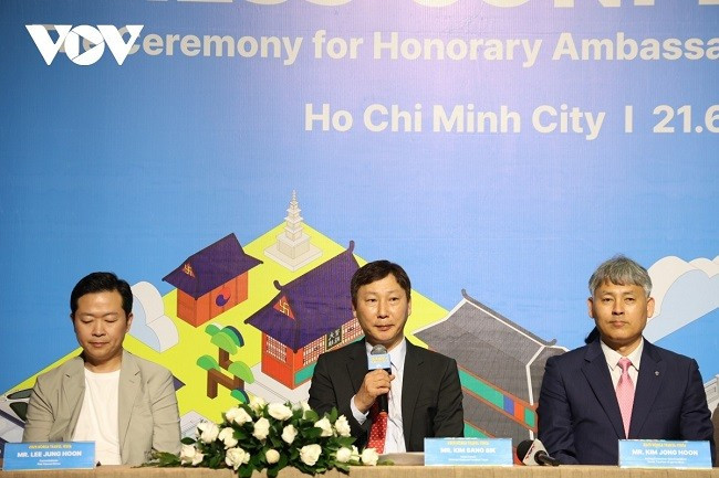 Huấn luyện viên Kim Sang Sik sẽ đảm nhiệm vai trò Đại sứ danh dự du lịch Hàn Quốc trong nhiệm kỳ 2 năm. (Ảnh: Tỷ Huỳnh) Huấn luyện viên Kim Sang Sik sẽ đảm nhiệm vai trò Đại sứ danh dự du lịch Hàn Quốc trong nhiệm kỳ 2 năm. (Ảnh: Tỷ Huỳnh)