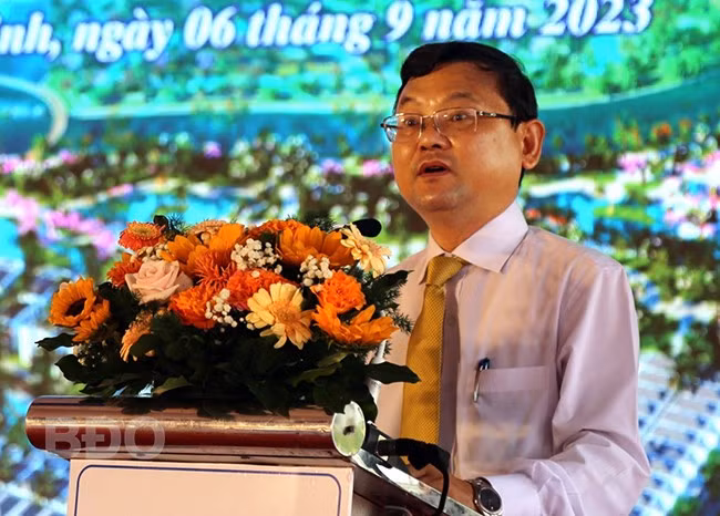 Phó Chủ tịch UBND tỉnh Nguyễn Tự Công Hoàng phát biểu tại buổi lễ. Ảnh: TIẾN SỸ