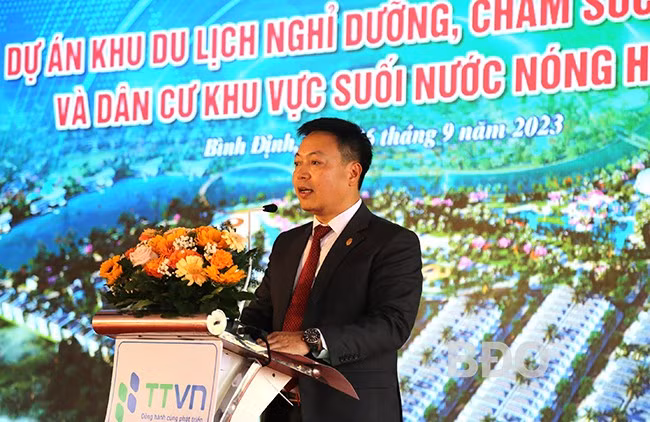 Chủ đầu tư thông tin về dự án, cam kết triển khai thực hiện đúng tiến độ. Ảnh: TIẾN SỸ