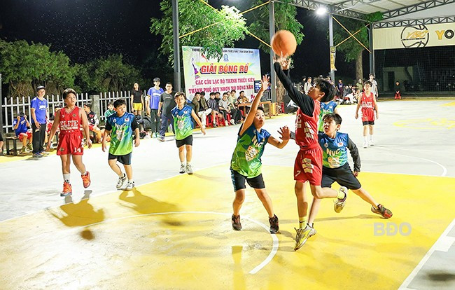 Các VĐV nhí của CLB NVC (áo xanh) tranh tài tại Giải bóng rổ các CLB TP Quy Nhơn mở rộng năm 2024. Ảnh: NGUYỄN DŨNG Các VĐV nhí của CLB NVC (áo xanh) tranh tài tại Giải bóng rổ các CLB TP Quy Nhơn mở rộng năm 2024. Ảnh: NGUYỄN DŨNG