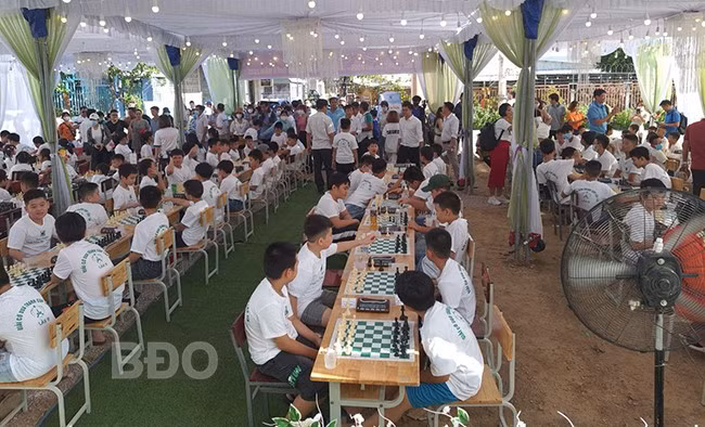 Giải cờ vua Quảng Tín mở rộng lần thứ 2 thu hút đông đảo VĐV tham dự từ 8 huyện, thị, thành phố. Ảnh: HẢI YẾN