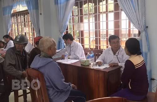 CLB Thầy thuốc Bình Định tại TP Hồ Chí Minh trong năm 2018 đã tổ chức 3 chuyến đi về quê hương khám bệnh, phát thuốc cho người dân. CLB Thầy thuốc Bình Định tại TP Hồ Chí Minh trong năm 2018 đã tổ chức 3 chuyến đi về quê hương khám bệnh, phát thuốc cho người dân.