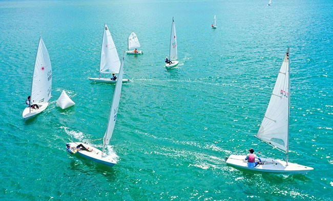 Trước khi đăng cai Giải đua mô tô nước thế giới UIM-ABP Aquabike World Championship và Giải đua thuyền máy nhà nghề quốc tế UIM F1H2O World Championship - chặng Grand Prix of Binh Dinh 2024, tỉnh Bình Định đã phối hợp tổ chức thành công Giải đua thuyền buồm quốc tế và ván chèo đứng Quy Nhơn 2023. Ảnh: NGUYỄN DŨNG Trước khi đăng cai Giải đua mô tô nước thế giới UIM-ABP Aquabike World Championship và Giải đua thuyền máy nhà nghề quốc tế UIM F1H2O World Championship - chặng Grand Prix of Binh Dinh 2024, tỉnh Bình Định đã phối hợp tổ chức thành công Giải đua thuyền buồm quốc tế và ván chèo đứng Quy Nhơn 2023. Ảnh: NGUYỄN DŨNG