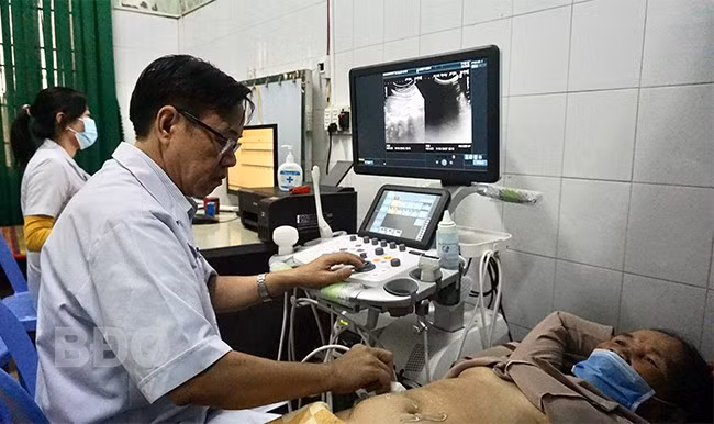TTYT TX An Nhơn đã tiếp nhận máy siêu âm mới phục vụ cho bệnh nhân. Ảnh: T. KHUY TTYT TX An Nhơn đã tiếp nhận máy siêu âm mới phục vụ cho bệnh nhân. Ảnh: T. KHUY
