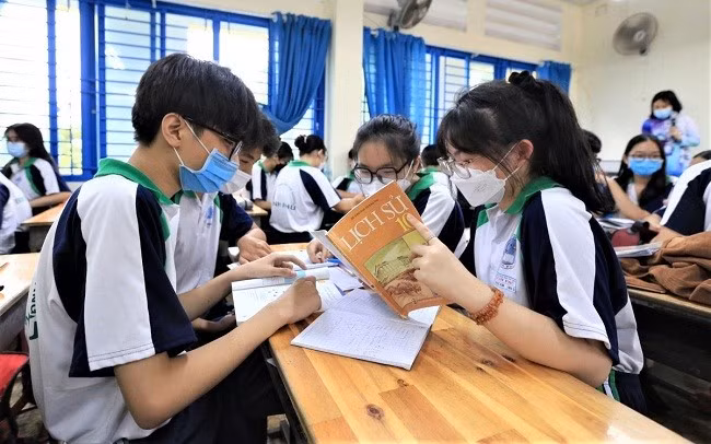 Hiện nay, Bộ GD&ĐT cùng các chuyên gia đang nghiên cứu phương án thi cử. Chắc chắn sẽ có thay đổi vì Chương trình Giáo dục phổ thông 2018 có cách tiếp cận mới khác với Chương trình Giáo dục phổ thông 2006.