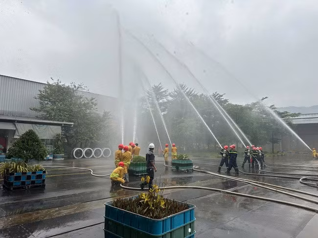 Quang cảnh buổi diễn tập. Ảnh: Phòng Cảnh sát PCCC&CNCH (CA tỉnh)