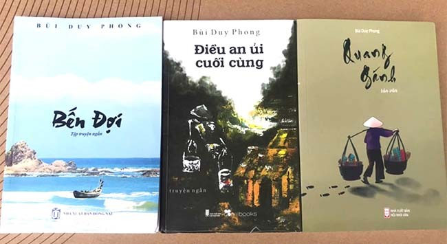 Đến nay, nhà văn Bùi Duy Phong đã ra mắt bạn đọc hai tập truyện ngắn và một tập tản văn. Ảnh: N.P Đến nay, nhà văn Bùi Duy Phong đã ra mắt bạn đọc hai tập truyện ngắn và một tập tản văn. Ảnh: N.P