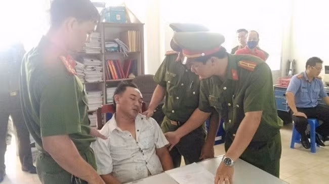 Bị can Phạm Hoàng Huynh tại thời điểm bị khởi tố. (Ảnh: Việt Tường)