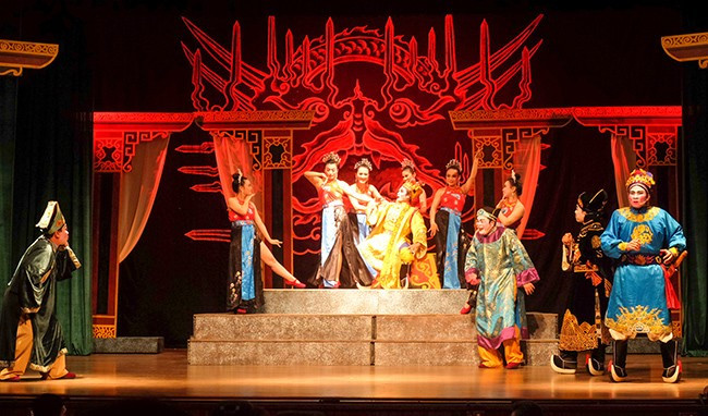 Một cảnh trong vở tuồng Góc khuất vương triều Trần. Ảnh: NGỌC NHUẬN Một cảnh trong vở tuồng Góc khuất vương triều Trần. Ảnh: NGỌC NHUẬN