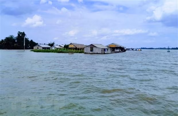 Sông Hậu đoạn qua TP Cần Thơ. (Ảnh: Thanh Liêm/TTXVN)