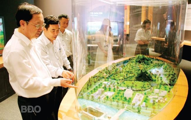 Mô hình sa bàn năng lượng tái tạo. Ảnh: TRỌNG LỢI Mô hình sa bàn năng lượng tái tạo. Ảnh: TRỌNG LỢI
