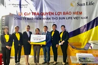 Sun Life Việt Nam chi trả quyền lợi bảo hiểm cho khách hàng tại Gia Lai