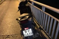 Để lại xe SH trên cầu, thầy giáo nghi nhảy xuống sông tự tử