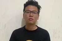 Nghe "thầy bói phán", cô gái trẻ chuyển 2,2 tỉ đồng để mua tranh "giải hạn"