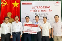 Agribank Chi nhánh Đông Gia Lai trao tặng 150 triệu đồng cho Trường THCS Nguyễn Đình Chiểu