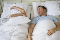 Công thức pha nước uống để tránh ngủ ngáy ban đêm