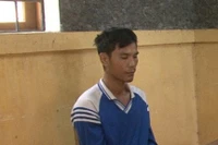 Kẻ có 3 tiền án lao thẳng xe máy vào cảnh sát giao thông