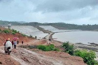 Gia Lai: Lật thuyền đánh cá, 1 người mất tích