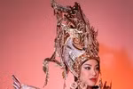 Trang phục dân tộc 30 kg 'Hùng ca biển cả' của Á hậu Kim Duyên tại Miss Supranational
