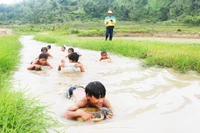 Cần tận dụng mặt nước sẵn có dạy kỹ năng phòng tránh đuối nước cho trẻ