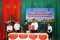 Huyện Đức Cơ và Sư đoàn 320 sơ kết 30 năm hoạt động kết nghĩa