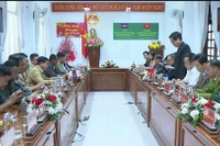 Đoàn công tác huyện Đun Mia, tỉnh Rattanakiri (Campuchia) thăm, chúc Tết huyện Ia Grai