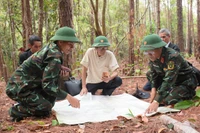 Tìm hài cốt liệt sĩ trên đỉnh Chư Pao