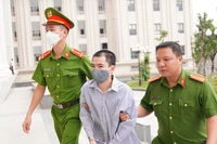Gã người tình đóng 10 chiếc đinh vào đầu bé gái 3 tuổi lãnh án tử