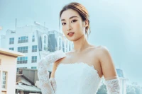 Hoa hậu Đỗ Mỹ Linh diện váy cưới của thương hiệu Vera Wang