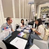 Các đại học và cao đẳng cung cấp thông tin về các chương trình học bổng và hỗ trợ tài chính dành cho sinh viên quốc tế tại Triển lãm giáo dục Hoa Kỳ mùa thu 2025. Ảnh/Nguồn: NDO