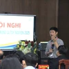Đại diện nhóm nhà khoa học trình bày kết quả nghiên cứu tại Hội nghị Vật lí miền Trung và Tây Nguyên 2025. Ảnh: H.H