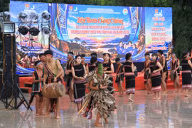230 nghệ nhân, diễn viên tham gia Liên hoan Cồng chiêng và Tuyên truyền ca khúc cách mạng