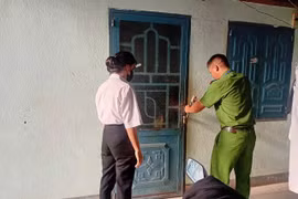 Công an xã Chư Sê phá khóa phòng trọ, giúp thí sinh kịp giờ thi