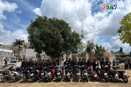 Gia Lai: Triệu tập hơn 40 thanh thiếu niên mang hung khí gây rối trên đường