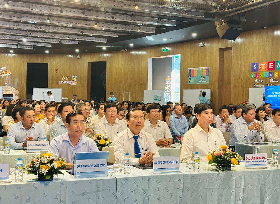 Các đại biểu dự lễ khai mạc lớp tập huấn, bồi dưỡng. Ảnh: Trương Trang anh-1-dong-chi-lam-hai-giang-tinh-uy-vien-pho-chu-tich-ubnd-tinh-du-le-khai-mac-anh-truong-trang.jpg