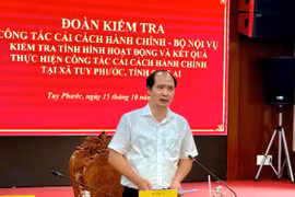 Thứ trưởng Bộ Nội vụ Nguyễn Văn Hồi phát biểu tại buổi làm việc với xã Tuy Phước.