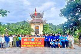 Hội LHPN phường Hoài Nhơn Bắc phối hợp với các hội, đoàn thể dọn vệ sinh tại các nghĩa trang liệt sĩ trên địa bàn. 