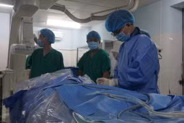 Các cơ sở y tế phải chủ động kế hoạch mua sắm đầy đủ thuốc, nhất là thuốc cấp cứu, phòng dịch, chế phẩm máu và thuốc tiền mê giảm đau. Ảnh: Thảo Khuy