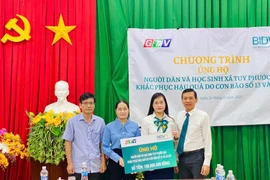 BIDV Bình Định hỗ trợ người dân xã Tuy Phước Bắc khắc phục hậu quả thiên tai.