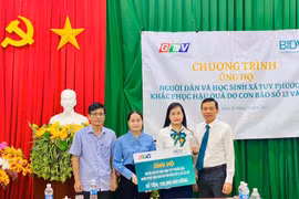 BIDV Bình Định hỗ trợ người dân xã Tuy Phước Bắc khắc phục hậu quả thiên tai.